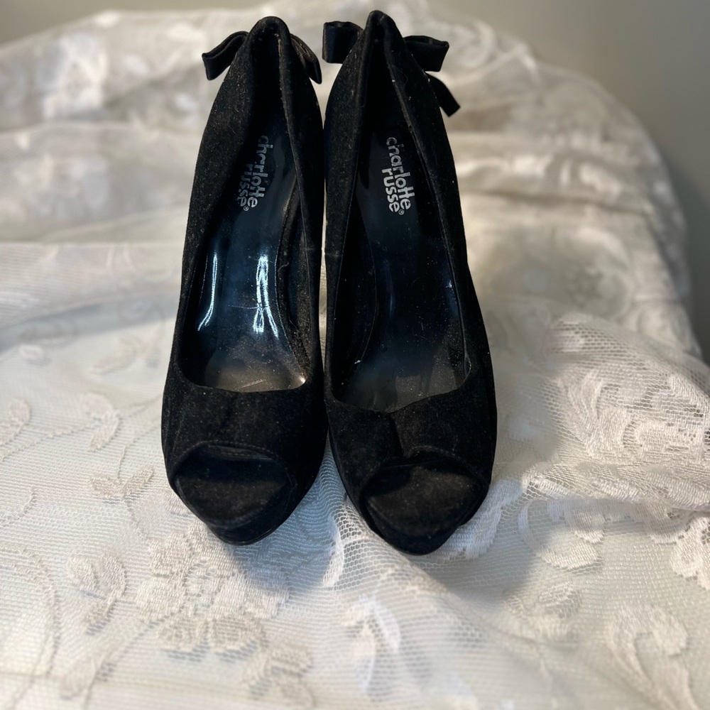Charlotte Russe
Black suede open toe /with bow back.